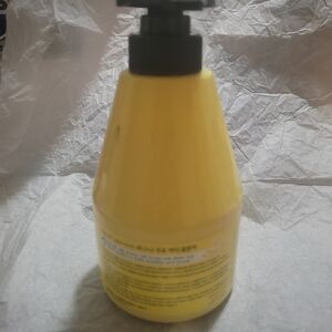 Kwailnara Banana Milk Body Cleanser. K-beauty